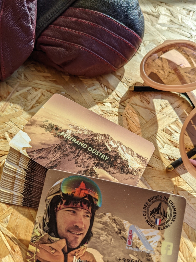 Cartes de visite réalisées pour un guide de haute montagne, ) Chamonix, par la graphiste Marianne Favier. plaquette-brochure-carte-serigraphie-flocage-flyer